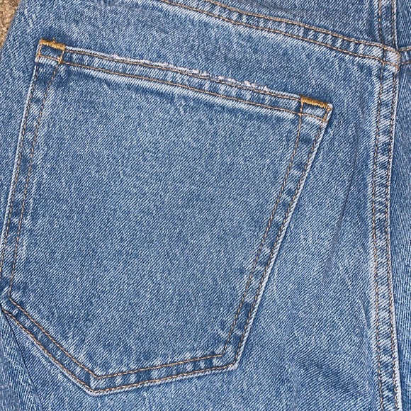 A&F Relaxed Jean - Picture 4 of 4